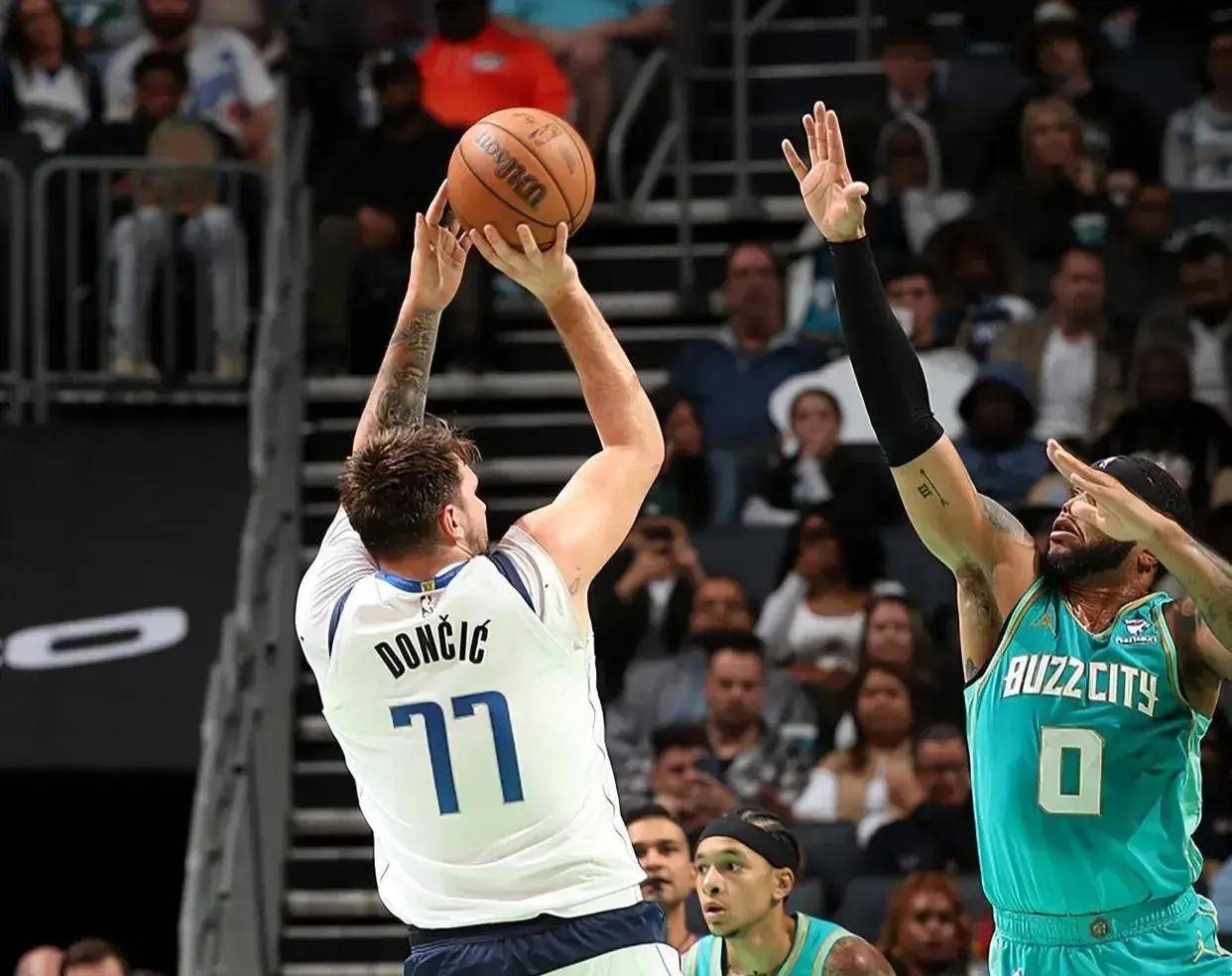 破纪录时刻：球场上不断打破历史的瞬间的简单介绍