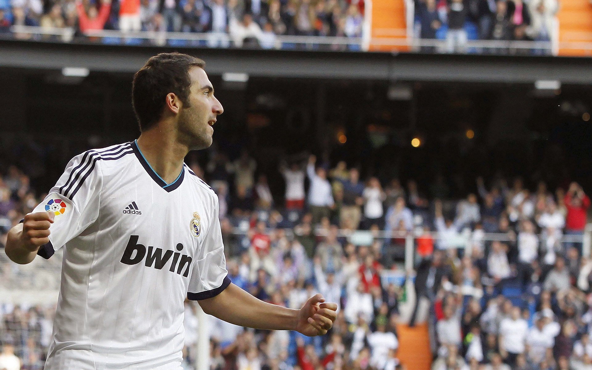 埃及球星萨拉赫荣获非洲最佳球员奖