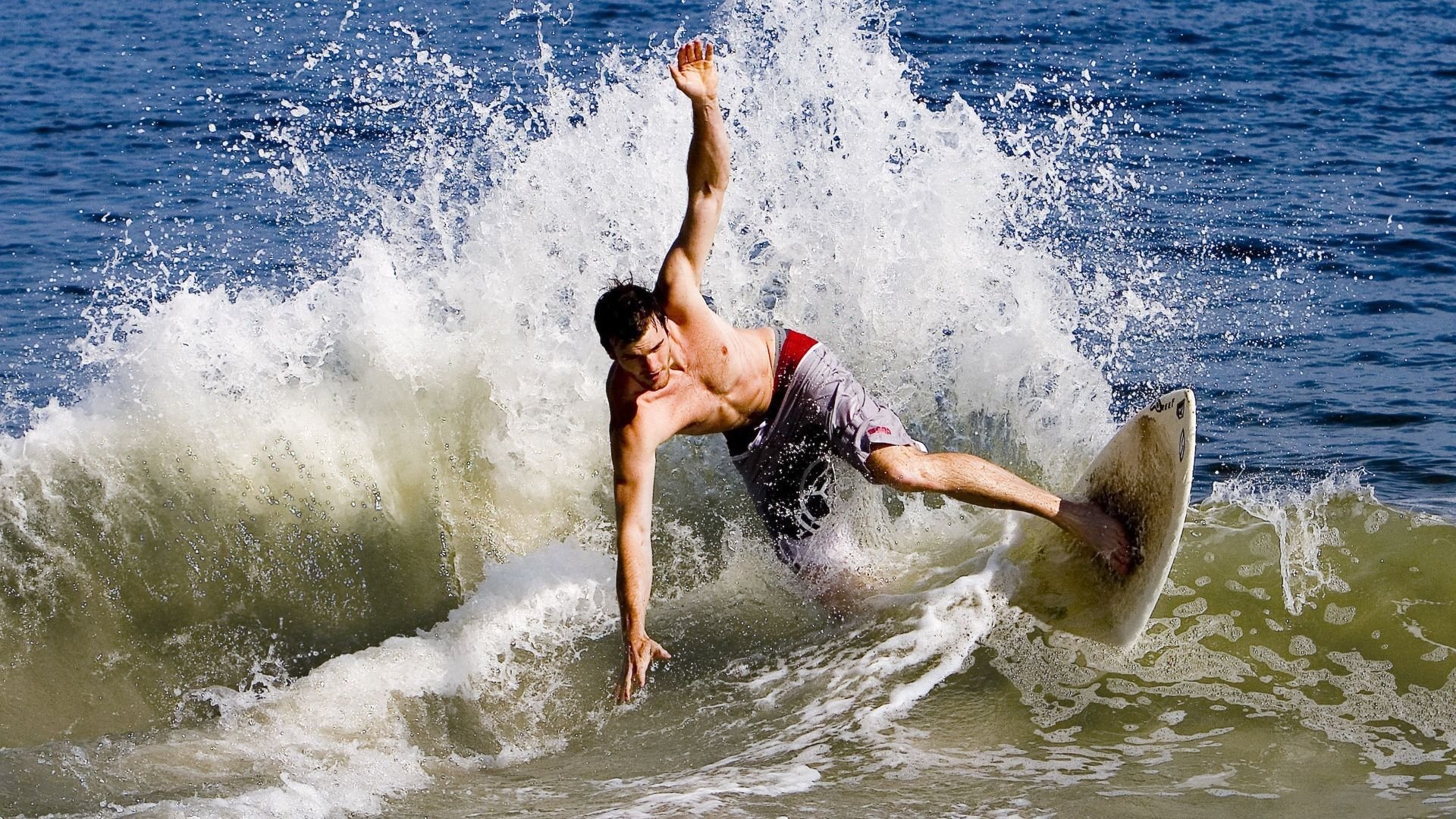 字母哥带队逆转雄鹿晋级季后赛,字母哥雄鹿报道视频